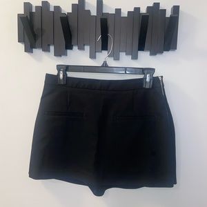 Black mid rise mini skort size M from Zara